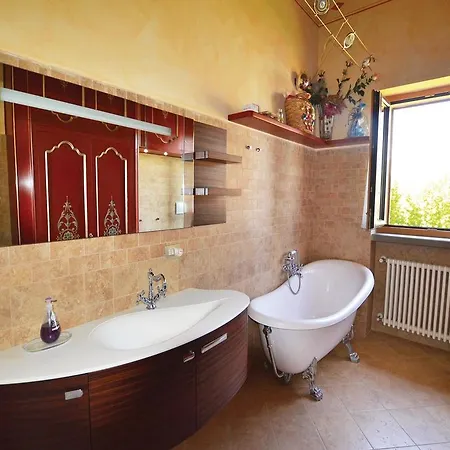 Four Bedroom Holiday Pg With A Fireplace 01 * Città di Castello