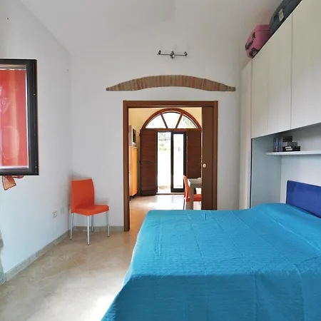 Four Bedroom Holiday Pg With A Fireplace 01 *